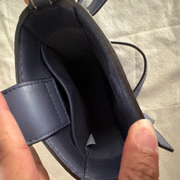 New Tory Burch Britten sell phone crossbody - Picture 5 of 7